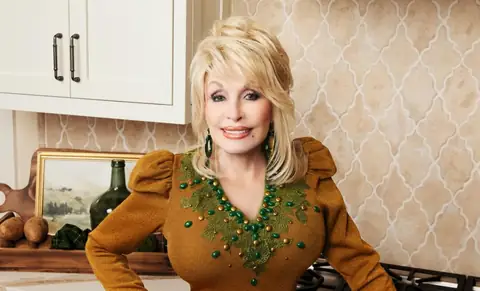 Hollywood Producer Confirms That Dolly Parton Is “100%” Healthy