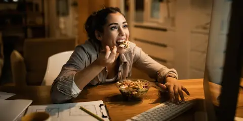 Eating Late at Night? Here’s What It Does to Your Health