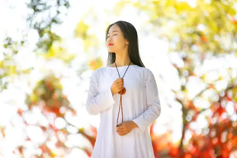 How a 7-Day Meditation Retreat Can Rewire the Brain to Produce Psychedelic-Like Neural Connectivity