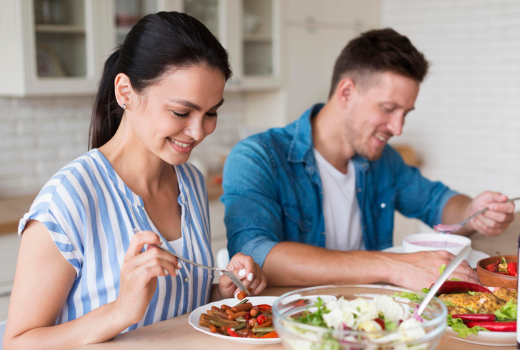 Healthy early dinner before bedtime